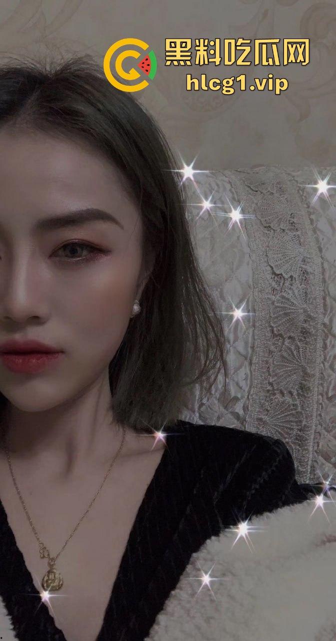 下班后的丝袜小姐姐有多诱人?酒店约炮,丝袜塞嘴里每次都爽翻天!-2