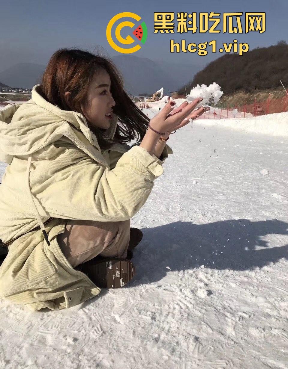 下班后的丝袜小姐姐有多诱人?酒店约炮,丝袜塞嘴里每次都爽翻天!-5