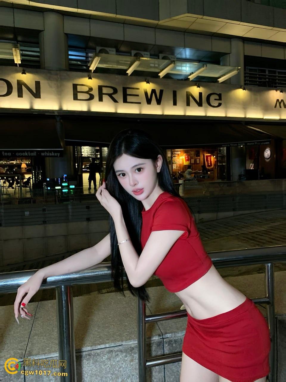 粘人的妹妹上学都要和我同居， 周末一回家就要给我按摩，穿着性感的珍珠内裤，被我架起肉丝美腿无套内射 ！-2