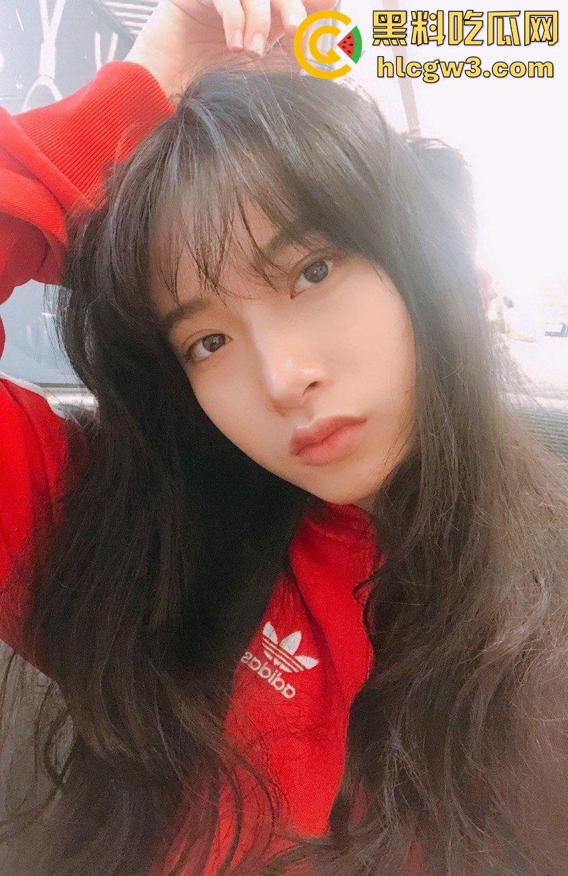 云盘惊爆大学学院派美女【薛晴晴】视频,清纯外表下骚浪翻天，富二代酒店无套猛操，口交服务后颜射满脸!-1