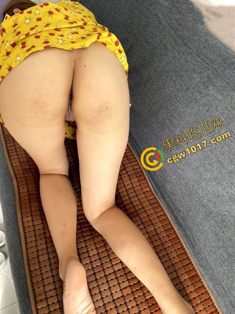 纹身嫂子狂野夜：沙发上狂野交欢，嫩乳纹身挑逗小叔子，白虎紧穴颤抖，高潮喷溅！-6