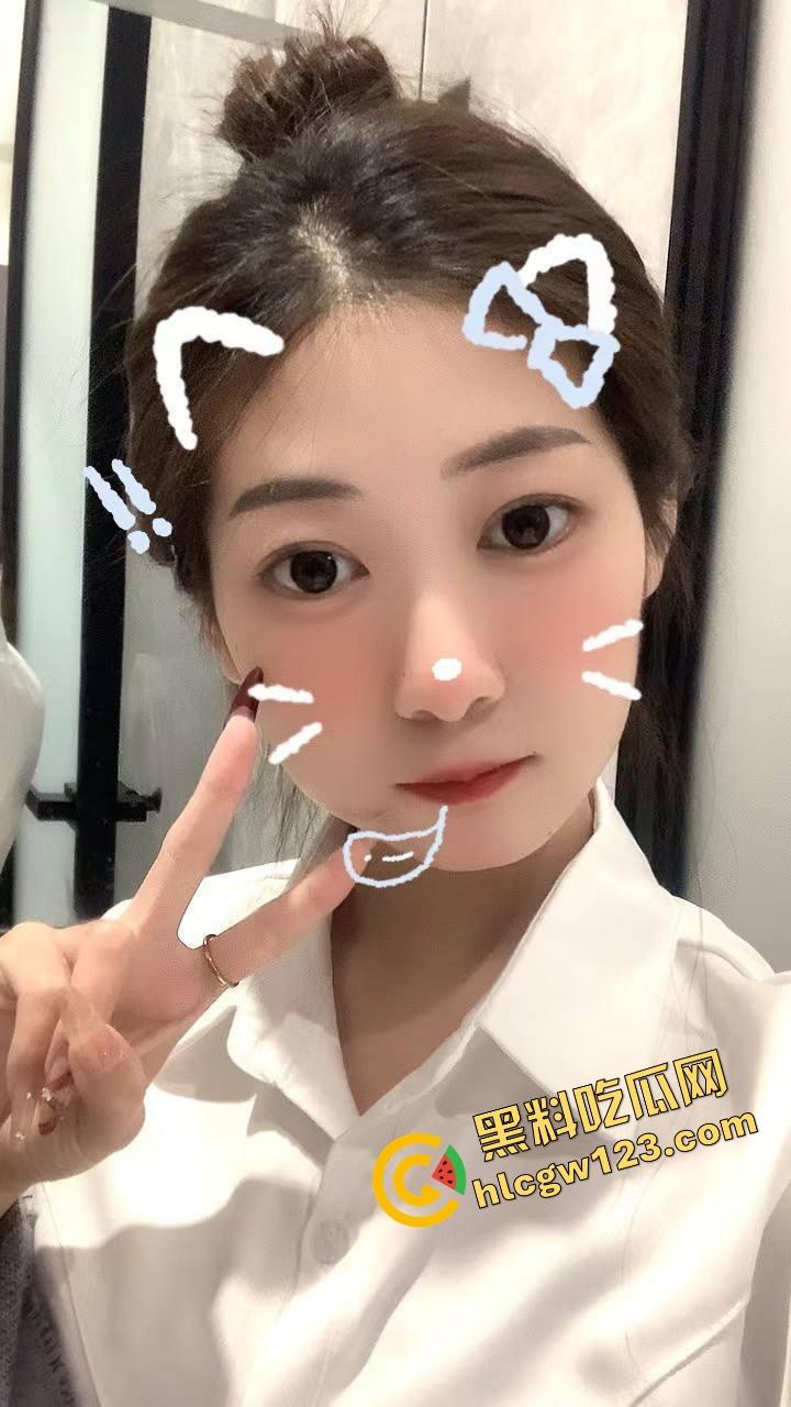 KTV开个包厢就送骚逼气氛组，七八个骚妹不穿内裤露着逼给你伴舞，你唱歌她们跳艳舞！-9