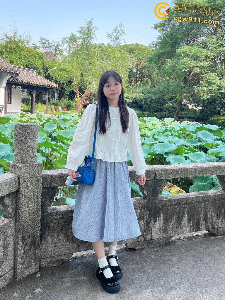 常州大学清纯学妹【王妍妍】,白嫩美乳宿舍裸聊,情趣制服对镜口交,无套骑乘猛猛爆操,被干到求饶!-2