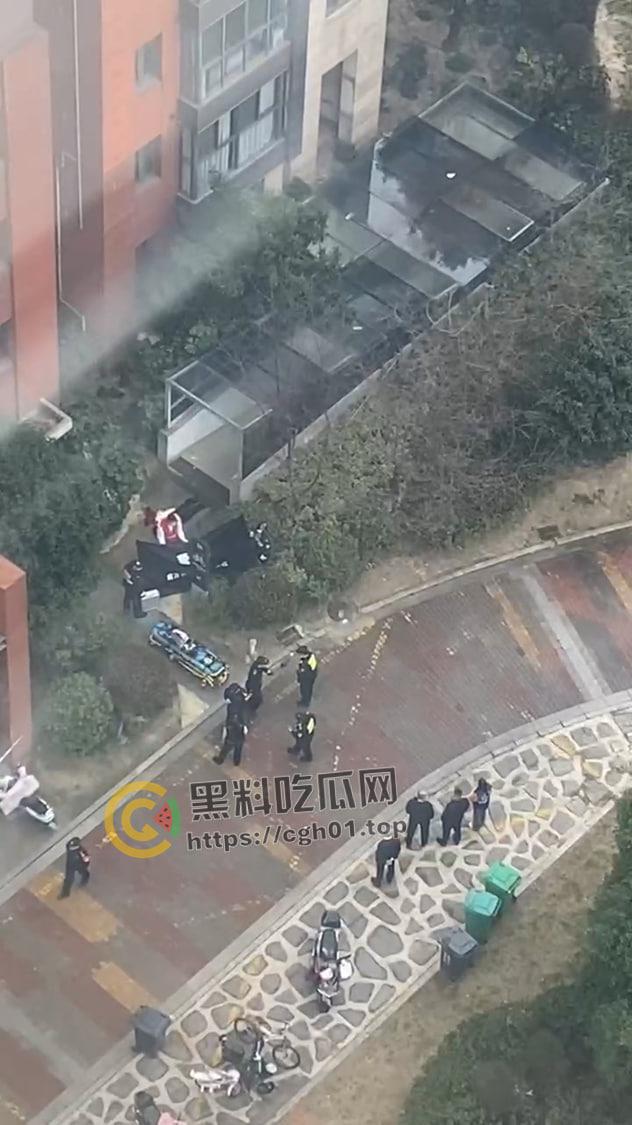 宜兴男女天台打炮后入狂怼 把女方顶下去摔死了？这下真的是高潮到升天了！-2