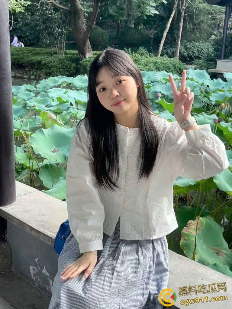 常州大学清纯学妹【王妍妍】,白嫩美乳宿舍裸聊,情趣制服对镜口交,无套骑乘猛猛爆操,被干到求饶!-4