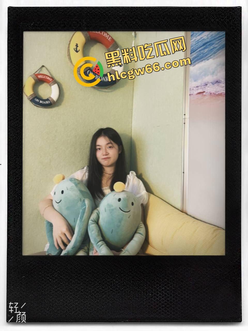 赣州【赵茜茜】被男友后入爆操，镜子前掰腿挺奶自拍骚态百出，Q弹奶浓密逼毛分手被曝光！-2