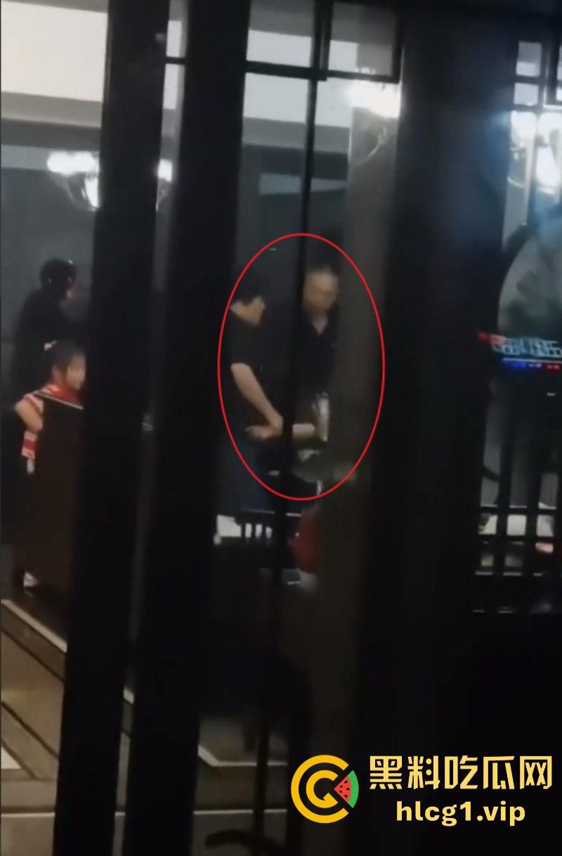 离完婚就不能见小孩？江苏泰州女子回家看小孩遭公公拳打脚踢！-9