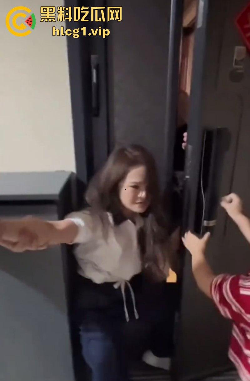 离完婚就不能见小孩？江苏泰州女子回家看小孩遭公公拳打脚踢！-12