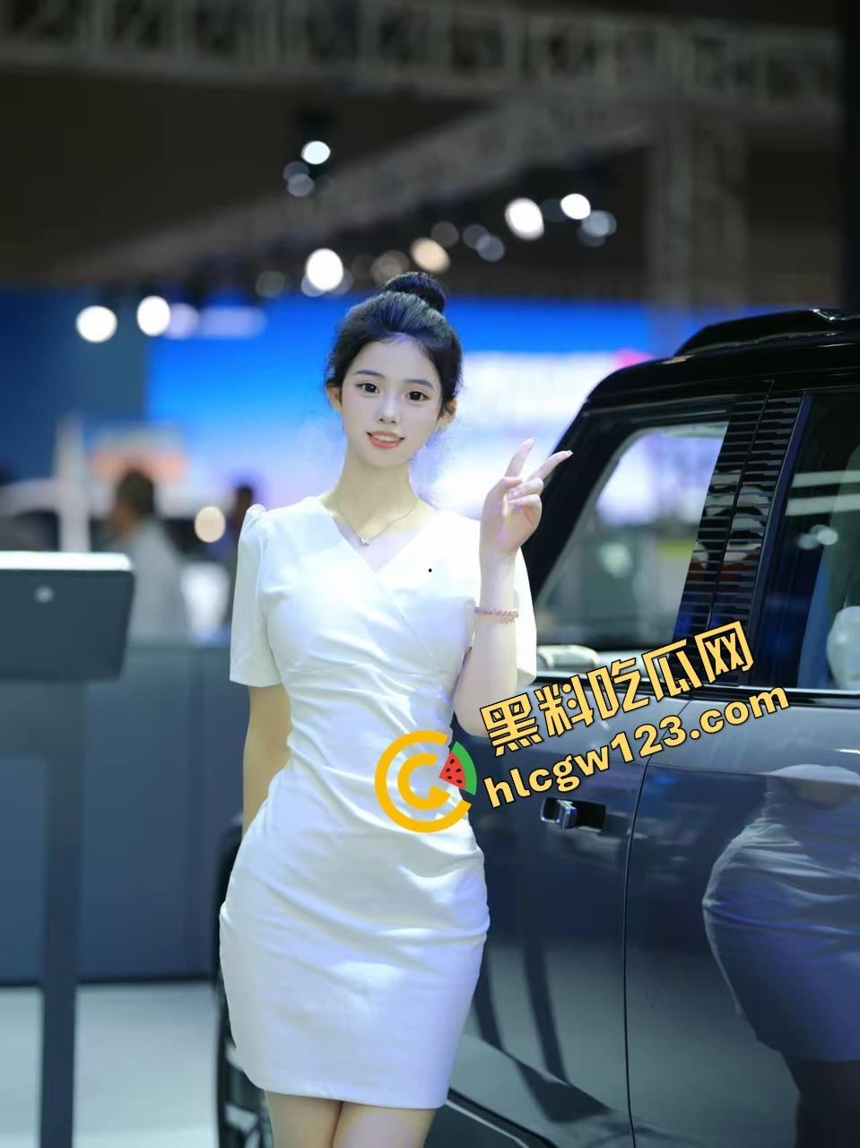 反差大到裂缝，极品身材福利姬被富豪调教成金丝雀，黑丝诱惑做爱流出，背后还有更疯的剧本？-4