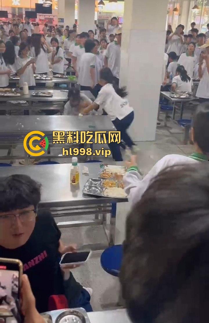 澄海职校精神小妹校内霸凌，收小太妹当马仔，学校里收保护费，谁不给钱就干谁！-12