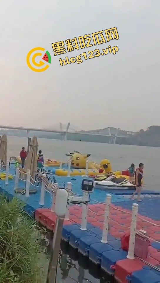重庆网红【烈阳】摩托艇玩脱了丧命，母亲崩溃瘫倒，生前文案像预告？-10