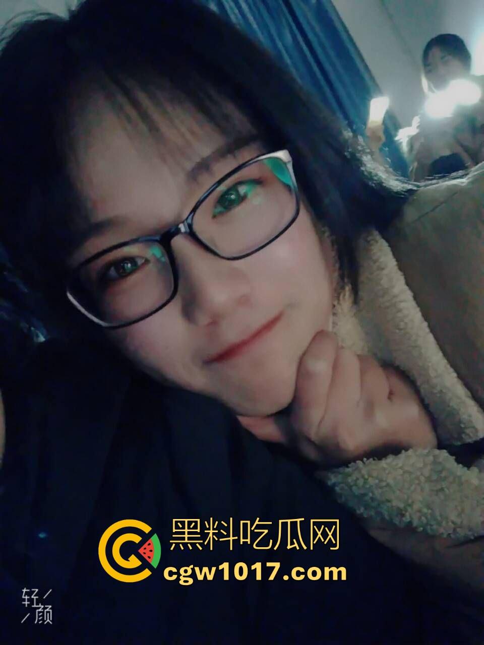 瓜友投稿！四川文化传媒职业技术学院【黄翠莹】真实女友自拍投稿，给所有人看看这骚货在网上有多骚多反差！-6