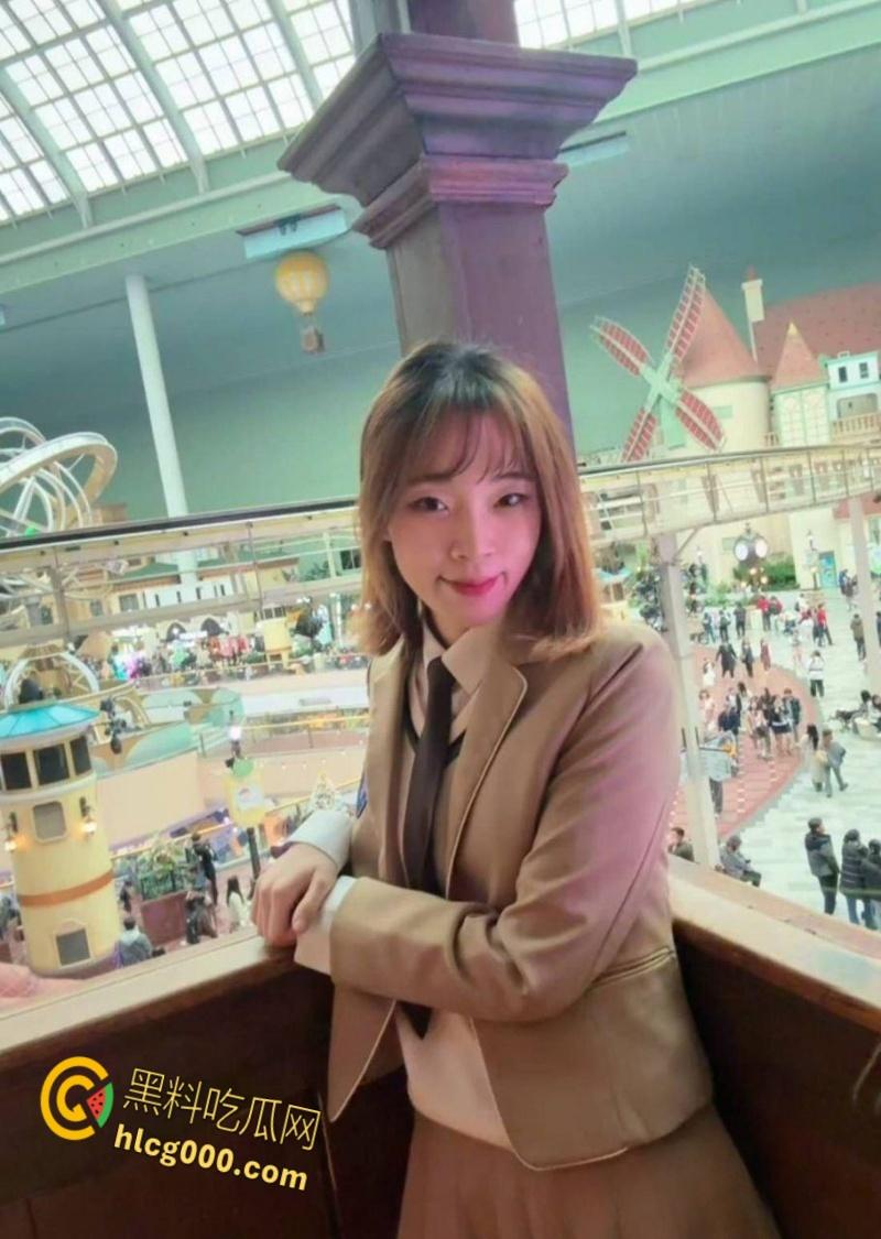 韩国中央大学留学生【宋芊雅】，给男友发扣逼视频解馋，粉嫩蜜穴汁水横流，勾引男友后入爆操 ！-3