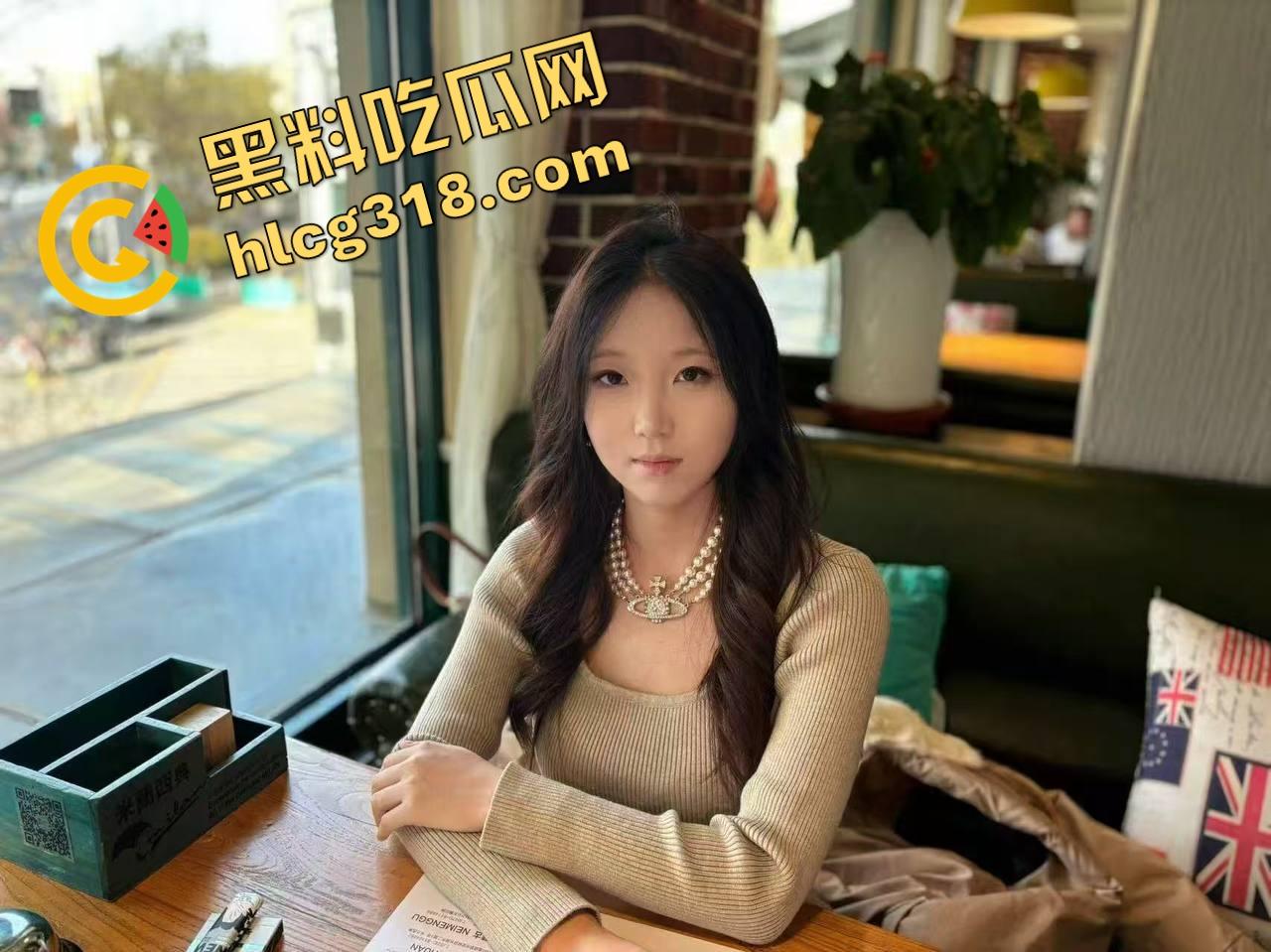 单位高冷御姐『李雪』白天冷若冰霜,晚上边打电话边吃鸡,什么姿势都玩得转,这骚劲她老公根本扛不住!-5