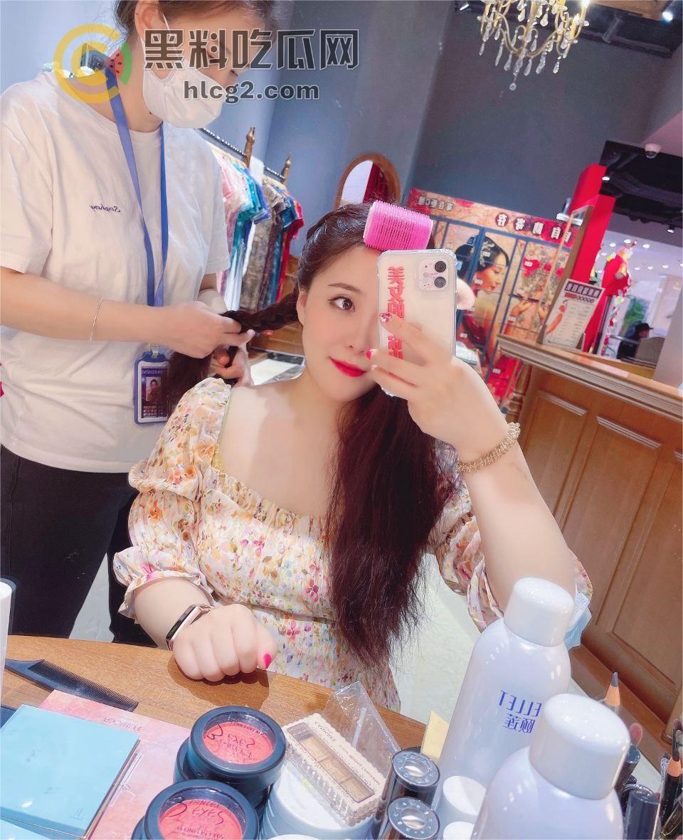 青岛巨乳少妇「李晓玲」老公远在海上，她的性感裸照让人喷鼻血！这对天生乳交圣体的诱惑太不可抗拒了-1