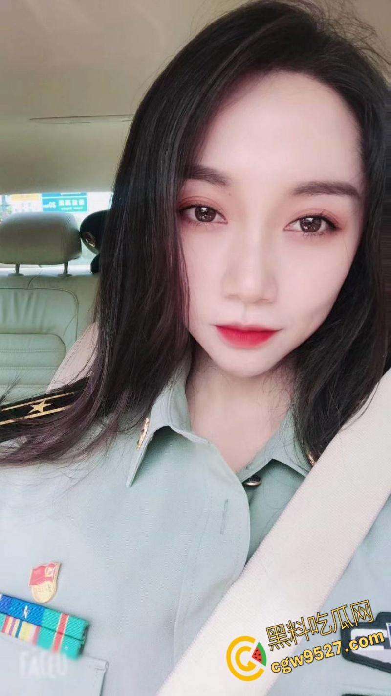 重庆沙坪坝区党员【徐艳霞】，被领导无套狂干，露脸玩颜射吞精，被曝舔功了得，岗位晋升是舔出来的 !-7