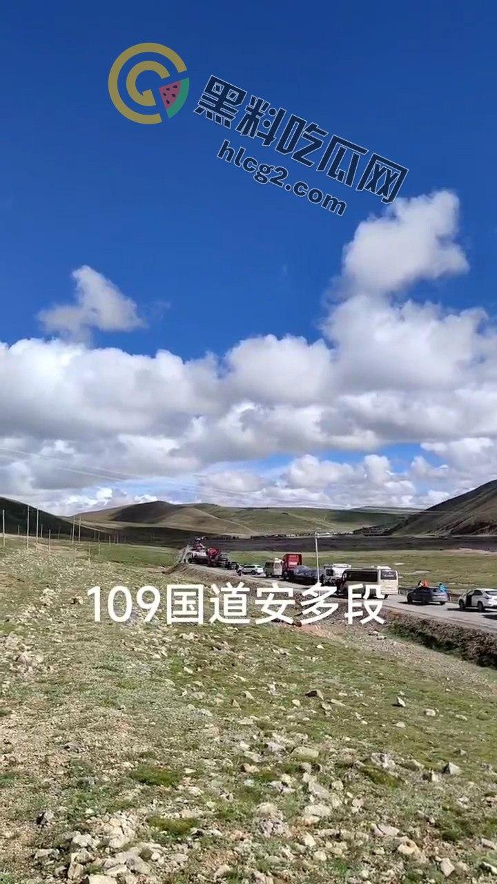 西藏青藏线大堵车！风力发电货车侧翻致数十公里堵塞，游客大呼：无路可逃！-2