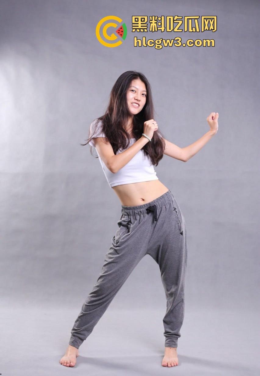 广西人妻竟背着老公约俩单男打野炮,3P啪啪现场大曝光,骚货狂嗨露出颜射直接喷满脸!-8