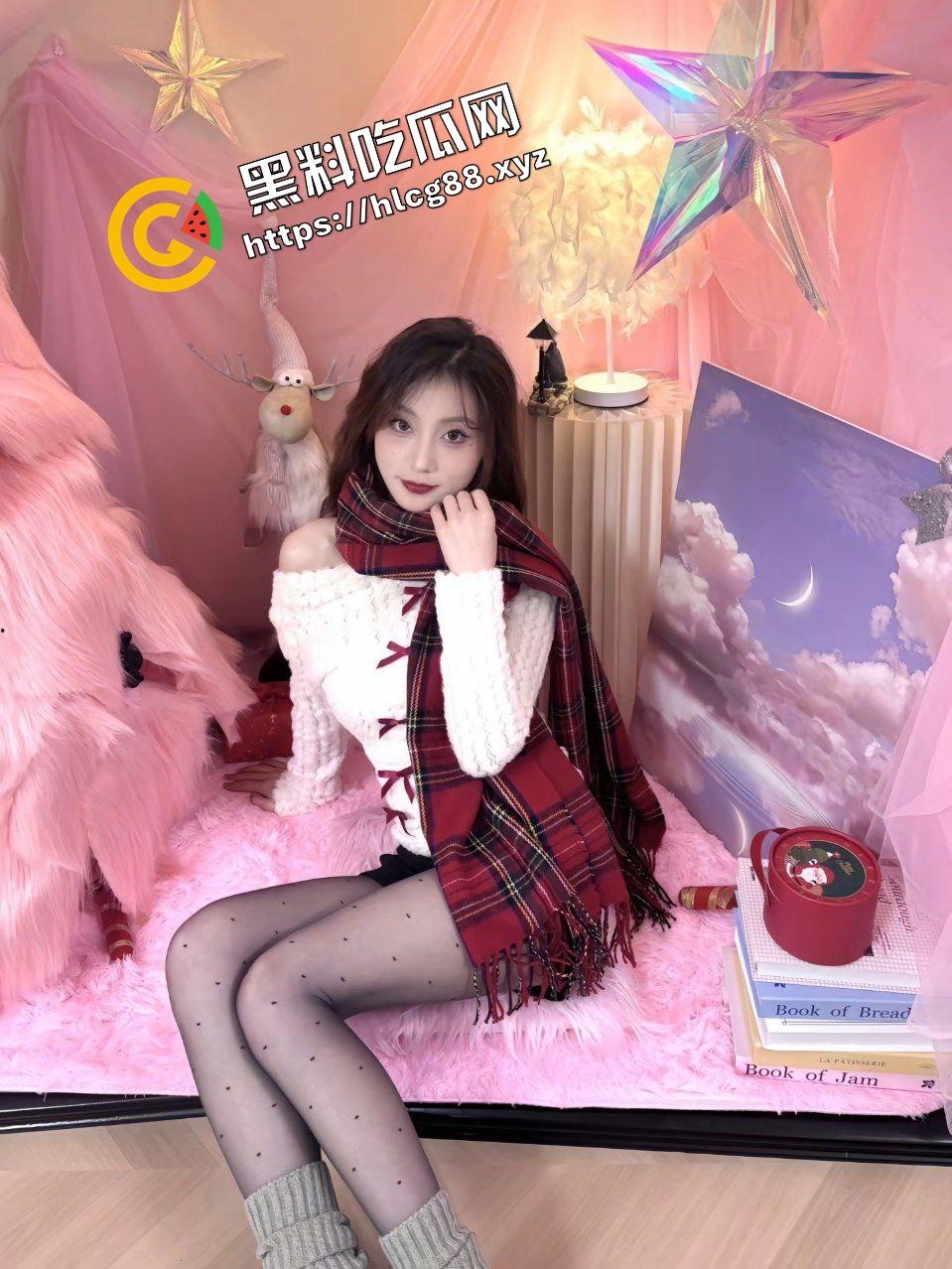 抖音美艳黑丝御姐骚鸡【uua】给点好处就能约炮而出，诱惑足交暴力后入白臀狂射白浆不止！-4