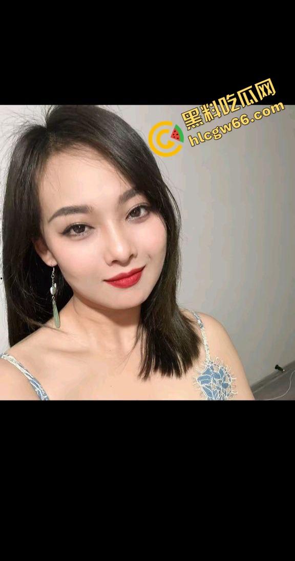 贵阳茅台老板娘【闪总】酒卖不动干脆卖逼，微信流出剧情福利包，护士装口交挑逗骚到爆！-5