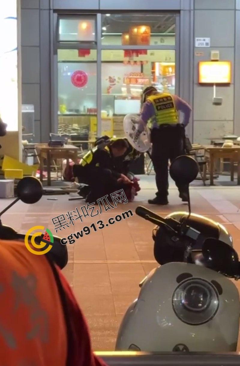 深圳血案：壹方天地火锅店前，红衣男连捅数刀，女子命丧当场！金钱纠纷竟演变成人间惨剧-6