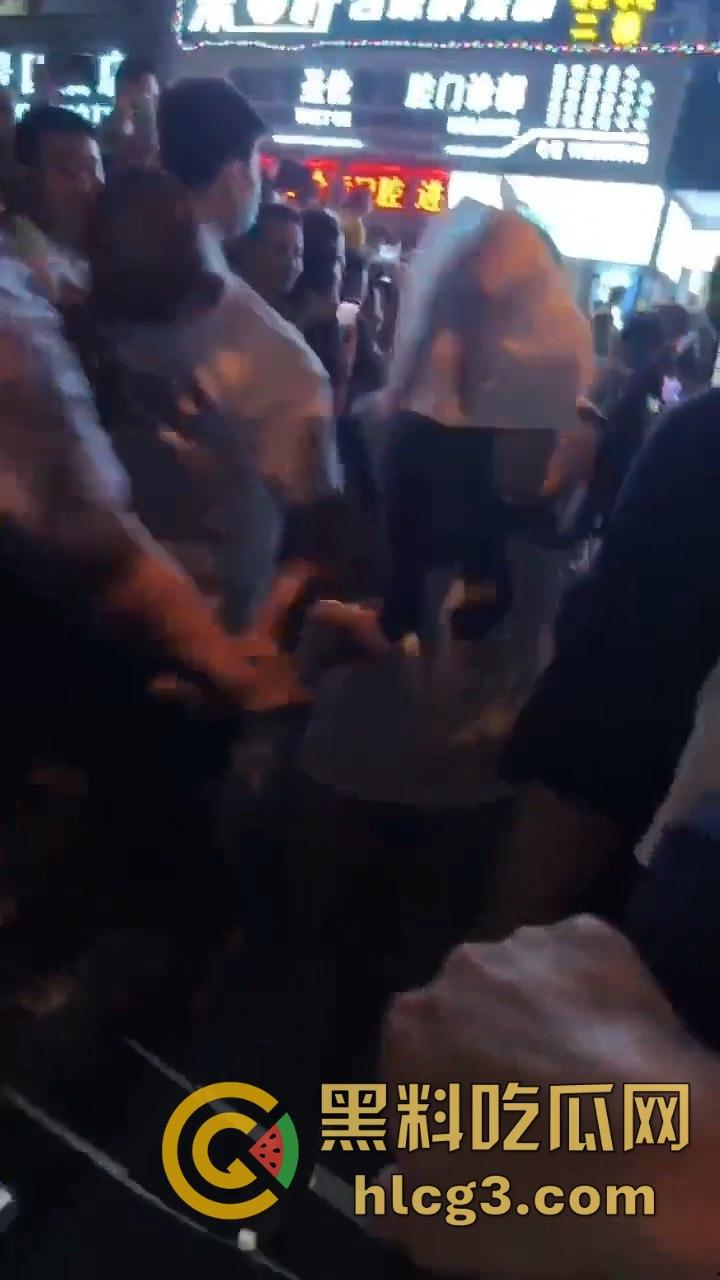 8.15海口抓嫖事件：爱赌的爸、生病的妈、上学的弟，破碎的她还有谁能帮？该管的不管，该抓的不抓！-6