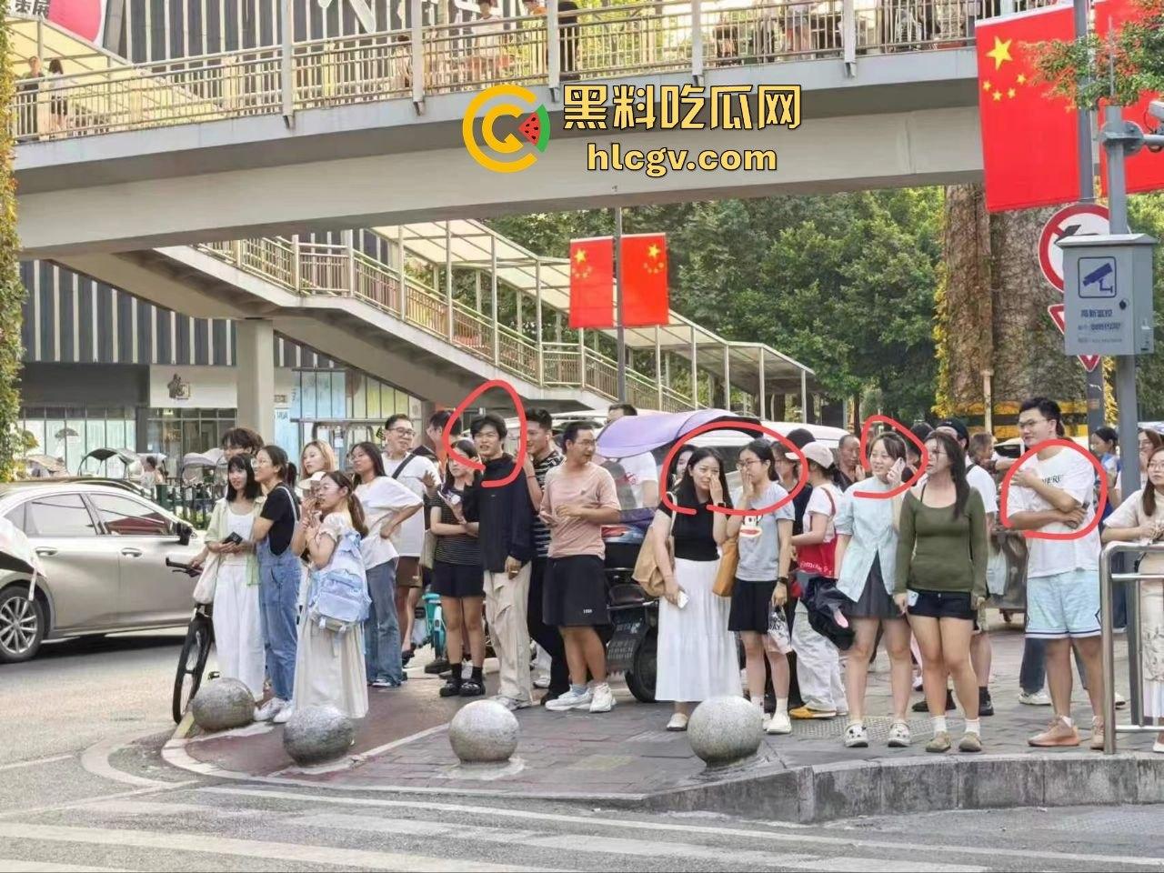 重庆渣男多次出轨被女友当街教训！肘击扇脸一顿狂揍，高跟鞋拔子差点上脸，最后道歉还发QQ空间！-8