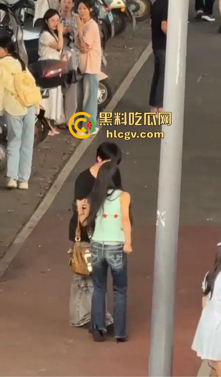 重庆渣男多次出轨被女友当街教训！肘击扇脸一顿狂揍，高跟鞋拔子差点上脸，最后道歉还发QQ空间！-18
