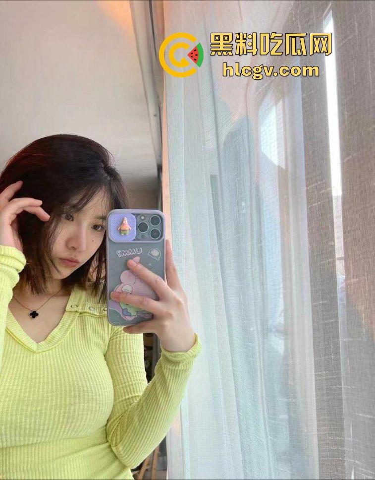 赣州师范科技学院【杨佳静】翻车!校内反差婊堪比再世潘金莲,一双玉臂千人枕,半点朱唇万人尝!-1