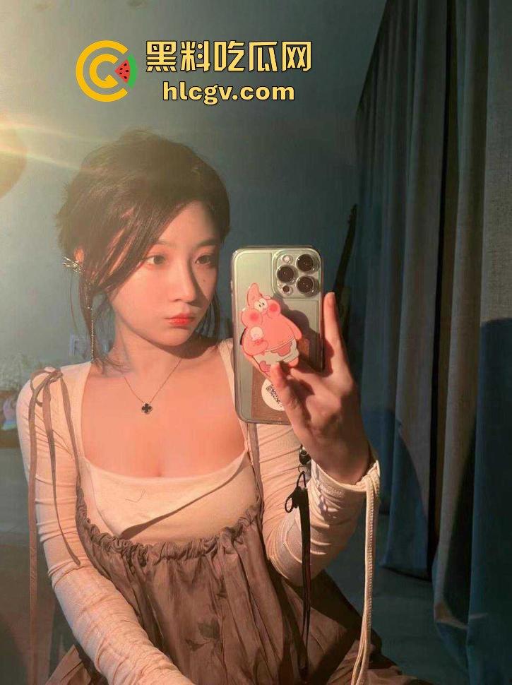 赣州师范科技学院【杨佳静】翻车!校内反差婊堪比再世潘金莲,一双玉臂千人枕,半点朱唇万人尝!-9