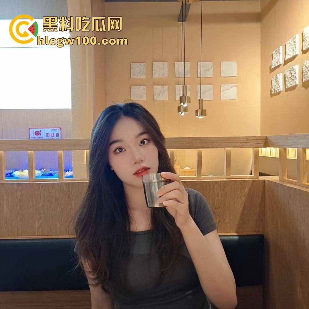 中国好邻居 夫妻啪啪连窗帘都懒得拉 老婆娇喘声飙到90分贝，站立式猛怼笑到开花，瓜友直接变摄影师全程偷拍！-9