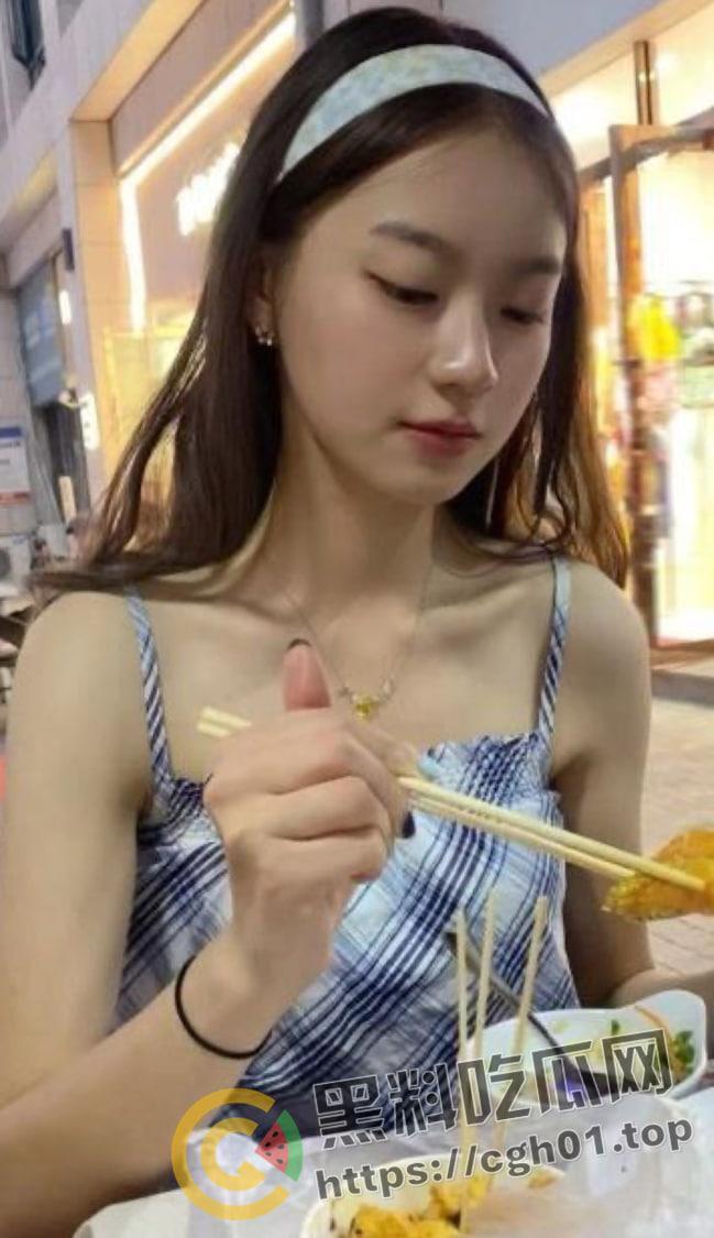 瓜友投稿！昆明理工电力工程学院反差母狗【何函晓】 喜欢扣自己的屁眼给陌生人看-5