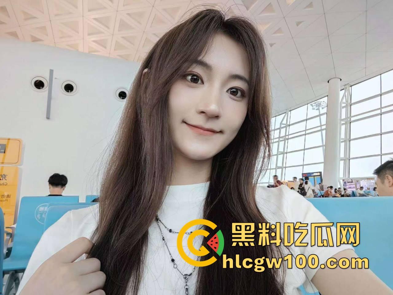 快手骚逼主播花样翻新,直播间聊天还不够刺激,下面被大哥干得满地找牙,这玩得是真骚真真实!-5