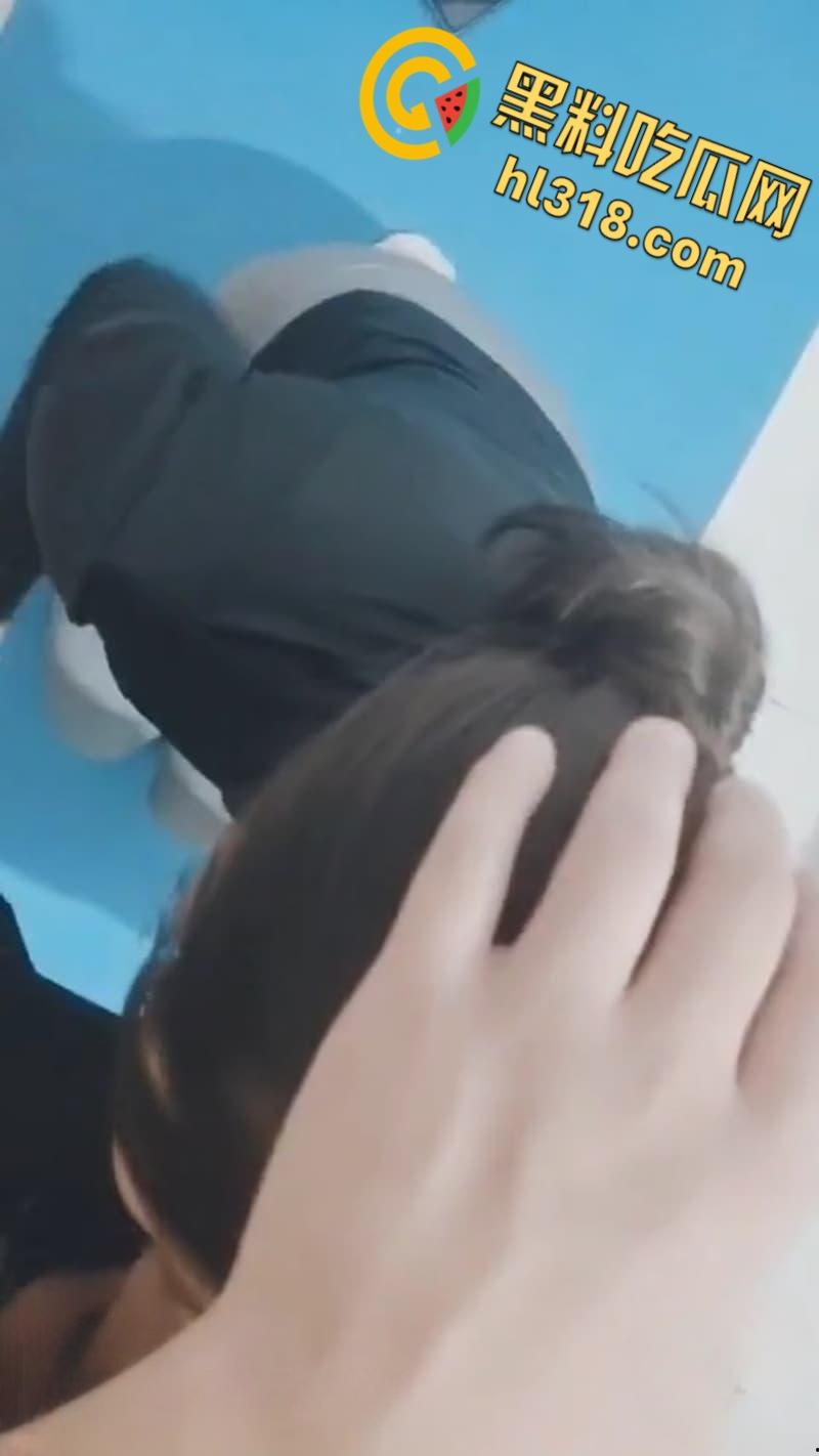 海角乱伦大神,淫乱姐弟开房打电话偷情,敏感姐姐水流成河,无套猛干高潮不断 !-5