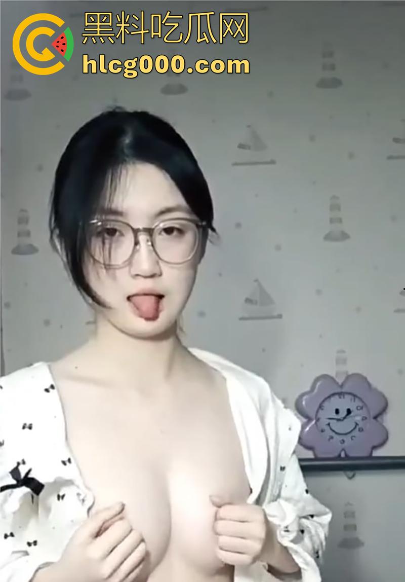 晋中卫生学校【韩林霏】,清纯颜值眼镜巨乳嫩妹,勾引有钱大叔大胆自慰,粉嫩美乳太撩人了!-4