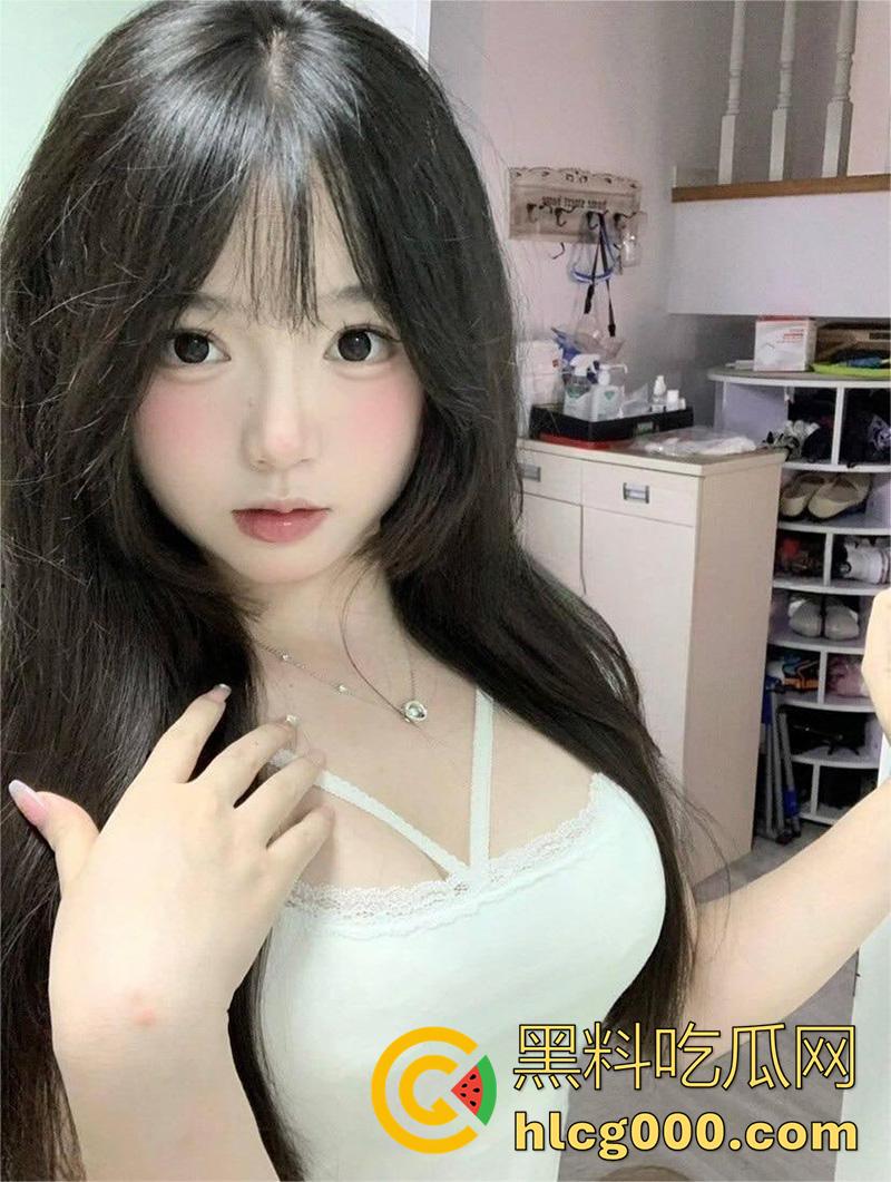 晋中卫生学校【韩林霏】,清纯颜值眼镜巨乳嫩妹,勾引有钱大叔大胆自慰,粉嫩美乳太撩人了!-5