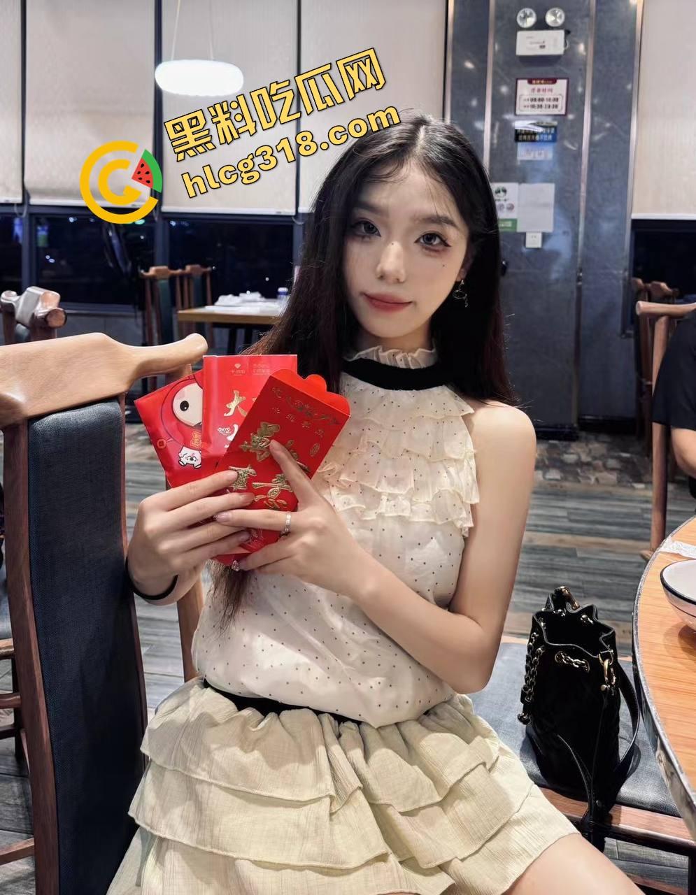 喜欢大奶乳交的你,别眨眼,大奶女神双乳夹干整根,龟头都冒烟!撸点狂飙,鸡巴投降!-3