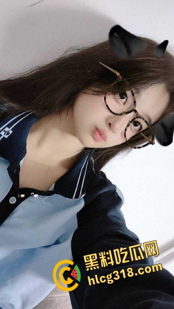 推特童颜美乳【为主而生】,清纯校园嫩妹,没想到有一对大奶子,翘臀被各种姿势无套内射!-1