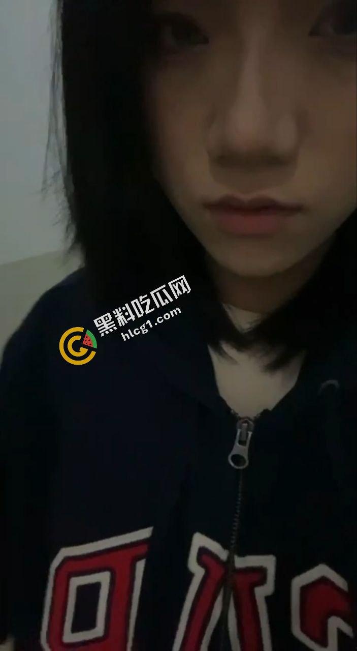 江苏建筑技术学院 很嫩很清纯的大二学妹 被多金学长利用钞票成功得吃 拍摄视频流出-3