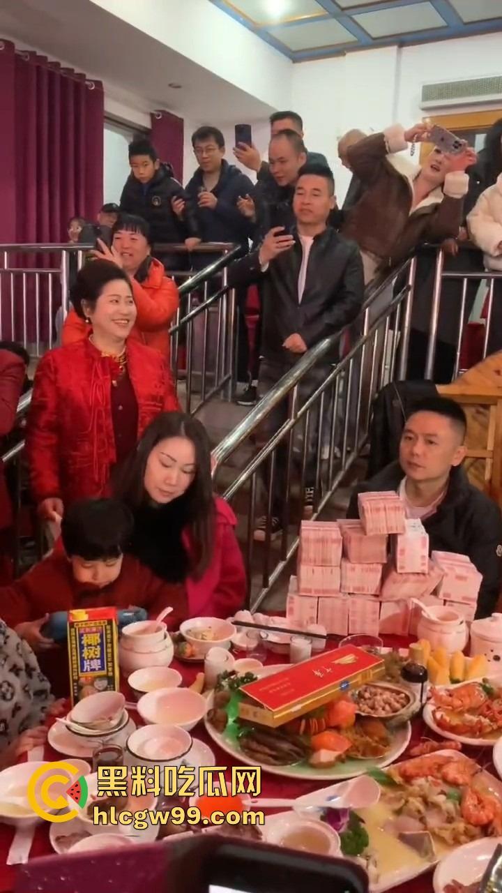 福建长乐豪横彩礼！弟弟结婚，姐姐姐夫随手见面礼138万带一套房，这样的亲戚给我来一打！-5