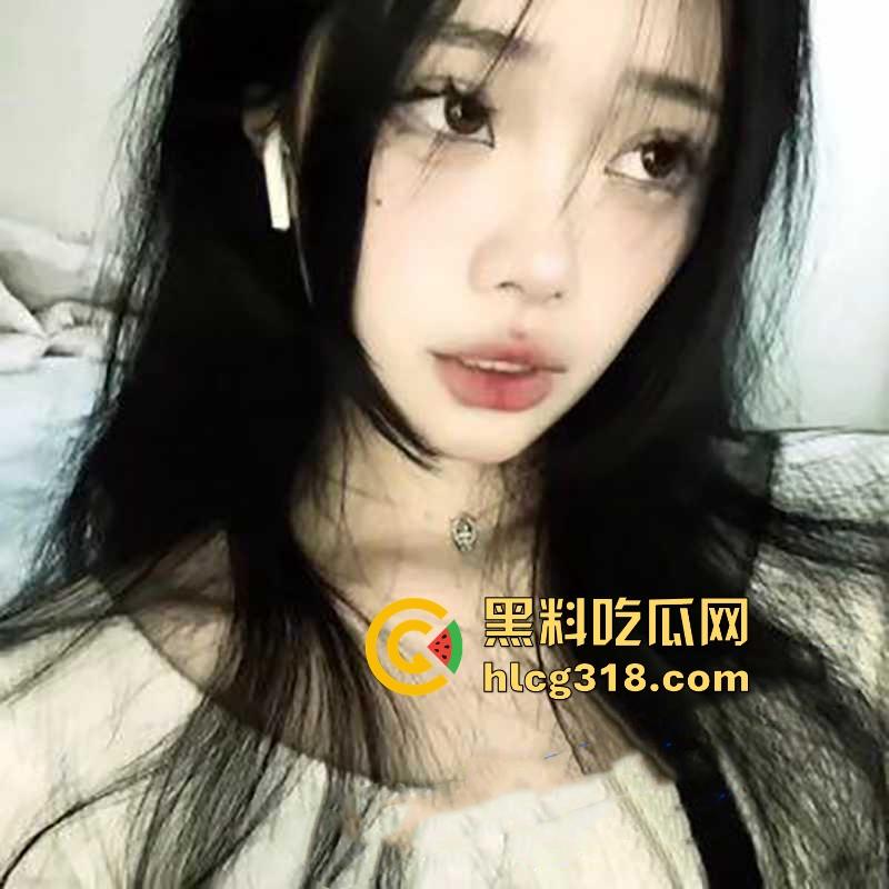 UCL硕士留学生【苏雯琪】高颜值巴西牛排被白人男友疯狂抽插视频曝光 激烈大战白浆流一床!-1