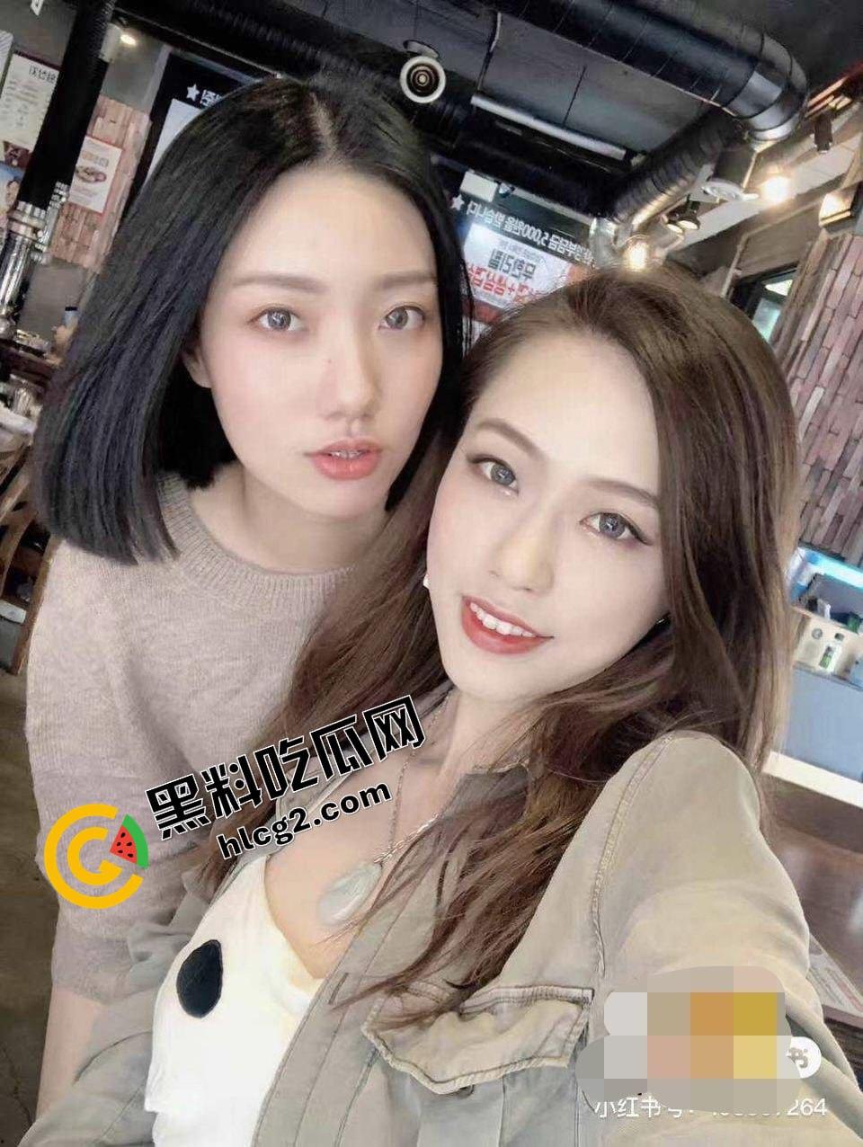 瓜友小红书上约的珠海极品女神 爱运动还参加过马拉松 没想到床上这么淫荡 深情舔屌的眼神太迷人了！-3