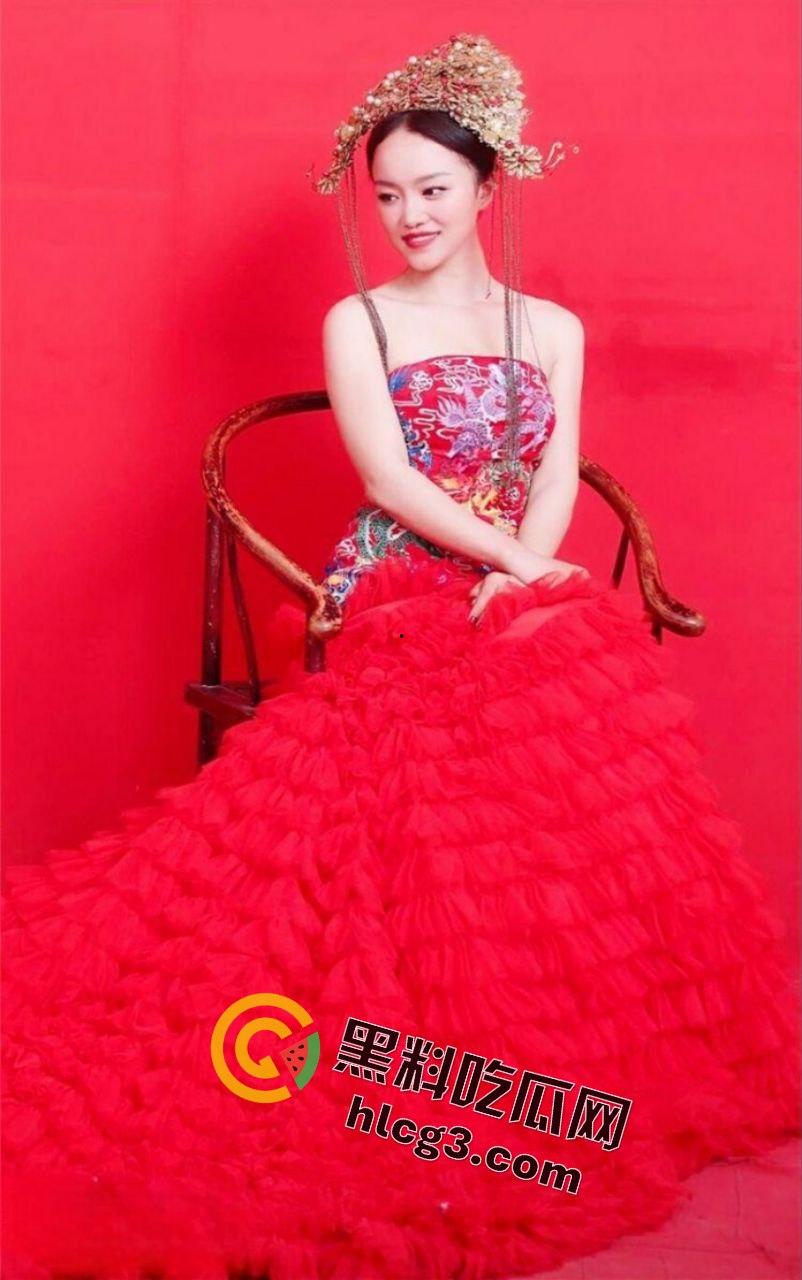 少妇骚妻反差大揭秘，新娘子从优雅人妻到淫荡母狗的惊人转变！-1