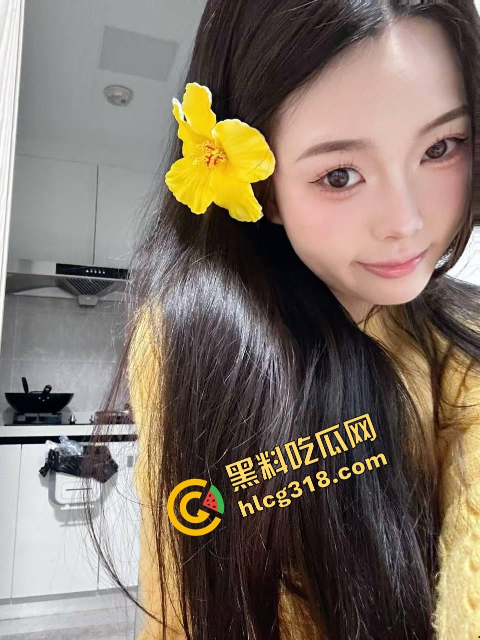 郑州街头惊现全裸妹子游街，任务完成得太彻底，帽子叔叔追着递毛巾，妹子边跑边喊我是主人的狗！-4