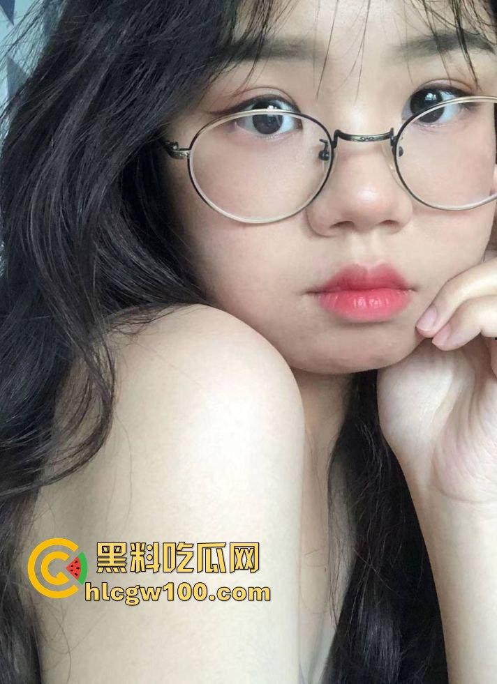 瓜友约炮极品清纯眼镜妹【谢雪莹】就读于武汉工商学院大一级,表面纯洁无瑕 私下却骚气满满!-2