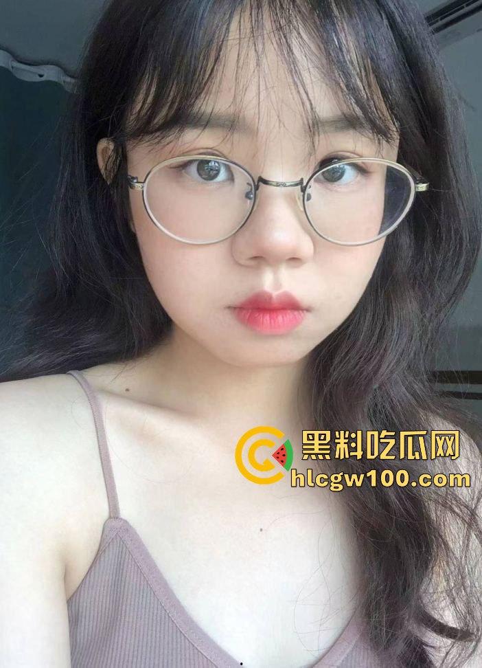 瓜友约炮极品清纯眼镜妹【谢雪莹】就读于武汉工商学院大一级,表面纯洁无瑕 私下却骚气满满!-3