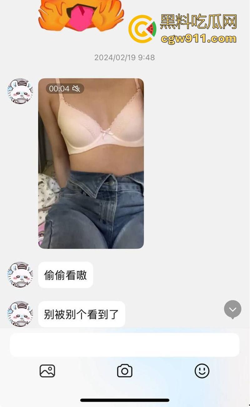 渣男曝光湖南前女友【刘美嘉】全裸揉奶露穴淫片，粉嫩奶头硬邦邦，聊天记录极其淫荡，小情侣玩的真骚啊！-1