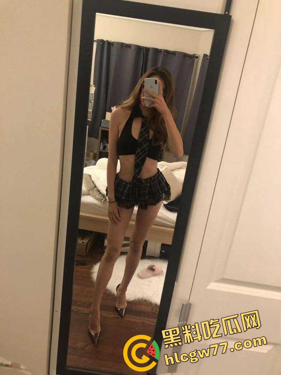 江苏大学高颜值女神『方宁』变骚母狗,金主操犯泄密,长腿痛逼口交一流,浪叫假得迷死人!-5