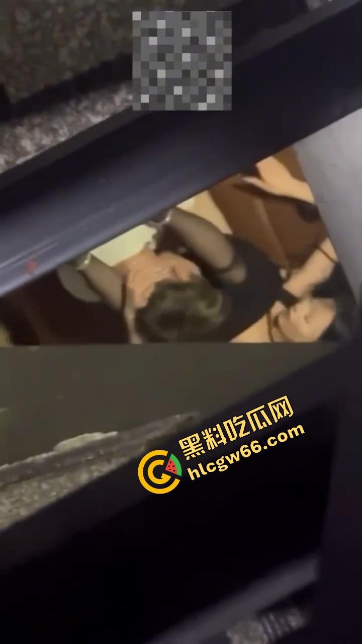 苏州七星汇顶级营销张洋洋送小妹去地下室打炮！结果客人喝多硬不起，B到位了炮却哑火！-2