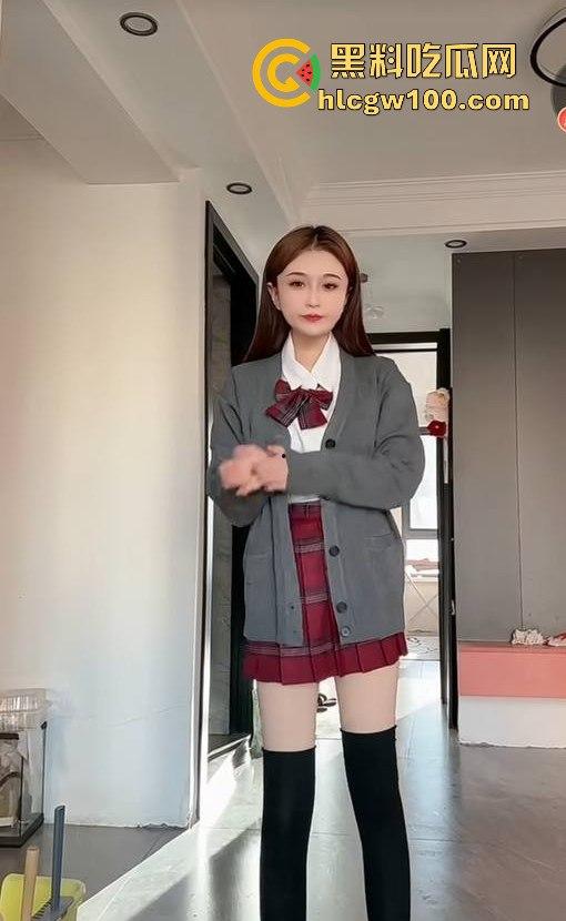 快手反差网红【武霖儿】私人定制视频流出，露脸自慰骚的一批妥妥的精液容器，内容炸裂！！-4